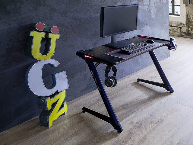 Bàn chơi game chữ Z