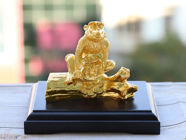 trang trí bàn làm việc cho người mệnh Kim