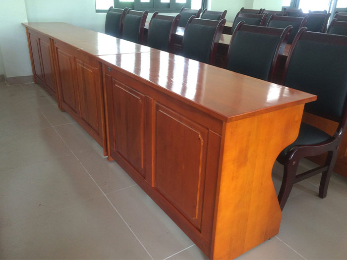 bàn hội trường 1m8