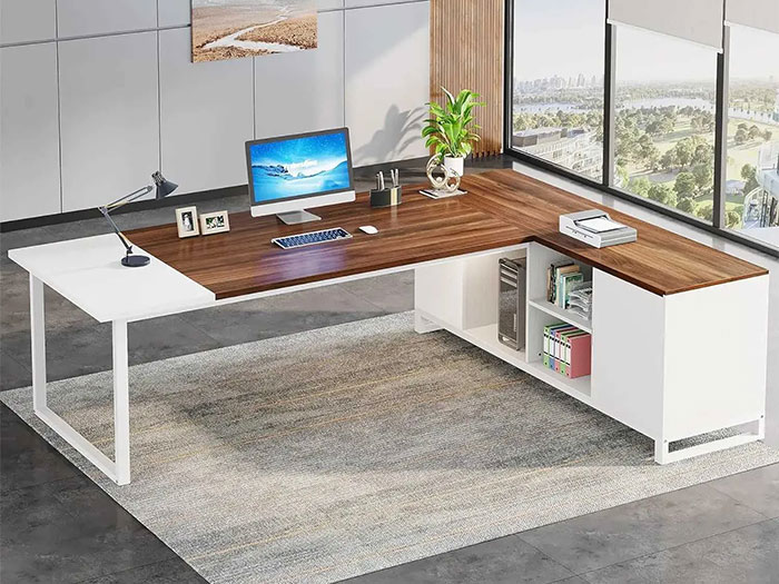 Bàn giám đốc có kệ trang trí