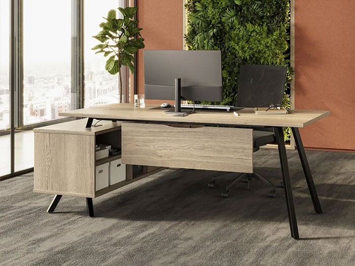 Bàn giám đốc có kệ trang trí