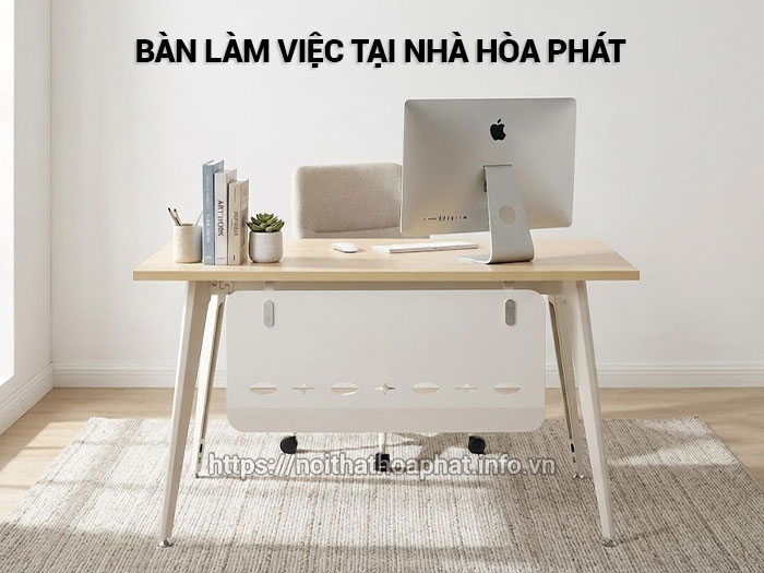 Bàn làm việc tại nhà Hòa Phát