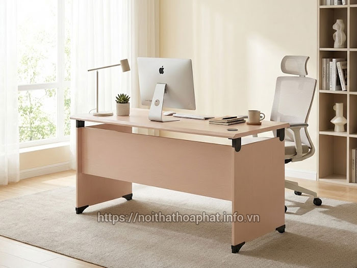 Bàn làm việc tại nhà Hòa Phát