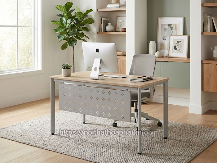 Bàn làm việc tại nhà Hòa Phát