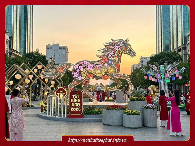 Trang trí Tết 2026 ngoài trời