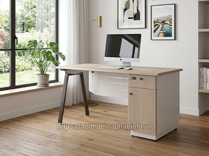 Bàn làm việc 1m4 tại nhà Hòa Phát