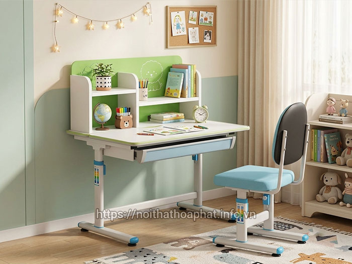 bàn học sinh cấp 1 tại nhà Hòa Phát