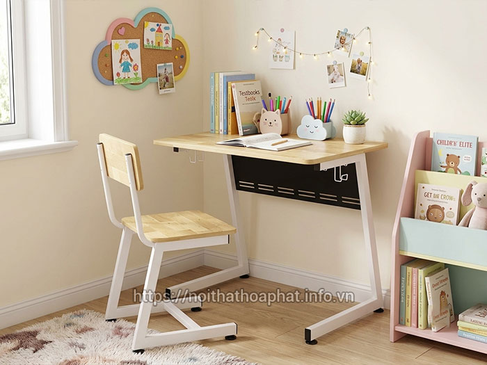 bàn học sinh cấp 1 tại nhà Hòa Phát