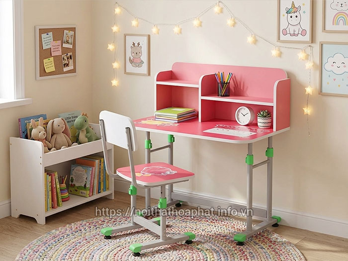 bàn học sinh cấp 1 tại nhà Hòa Phát